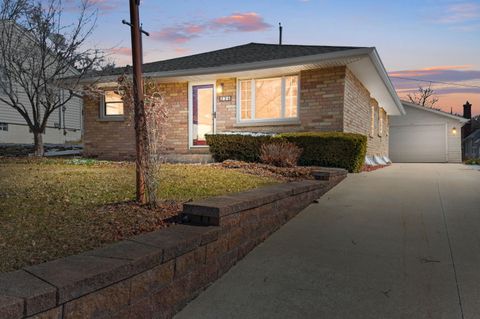 Photo of 236 N 115th St, Wauwatosa, WI 53226 (MLS # 1952406)