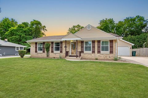 Photo of 117 Judge Dr, Saukville, WI 53080 (MLS # 1941094)