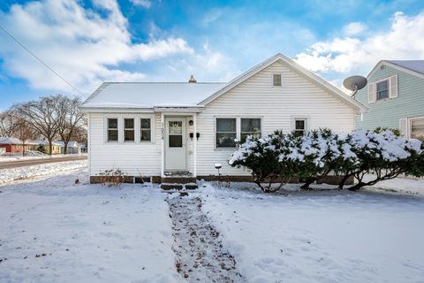 Photo of 1654 Barlow St, La Crosse, WI 54601 (MLS # 1944498)