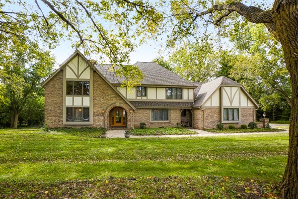 N26W30851 GOLF HILLS DR, PEWAUKEE, WI 53072 - Image 4fee5f5ce6ab809b5dd8c36ef2a9105b/4199254655