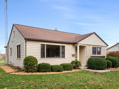 Photo of 3104 Lindbergh Dr, Manitowoc, WI 54220 (MLS # 1986259)