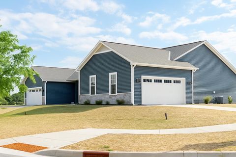 Photo of 8302 85th Ave, Pleasant Prairie, WI 53158 (MLS # 1957106)