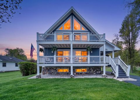 Photo of 11024 Lakeshore Dr, Pleasant Prairie, WI 53158 (MLS # 1960498)