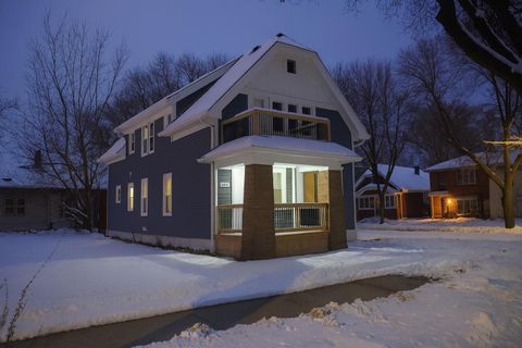 Photo of 402 W Melvina St, Milwaukee, WI 53212 (MLS # 1944845)