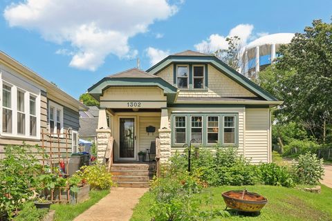 Photo of 1302 N 59th St, Milwaukee, WI 53208 (MLS # 1883959)