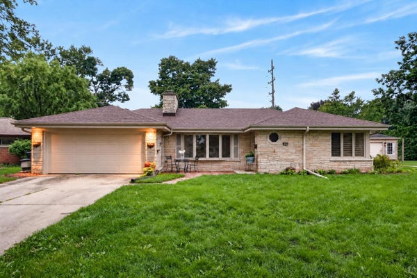 2127 CRESTVIEW CT, MILWAUKEE, WI 53226 - Image 505d21641191253bc478e5cefbcd9d7a/3429683281