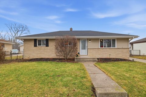 Photo of 2232 W Carrington Ave, Oak Creek, WI 53154 (MLS # 1952862)