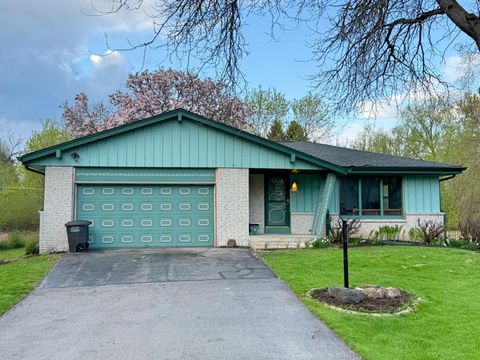 Photo of 351 Hialeah Dr, Caledonia, WI 53402 (MLS # 1960467)