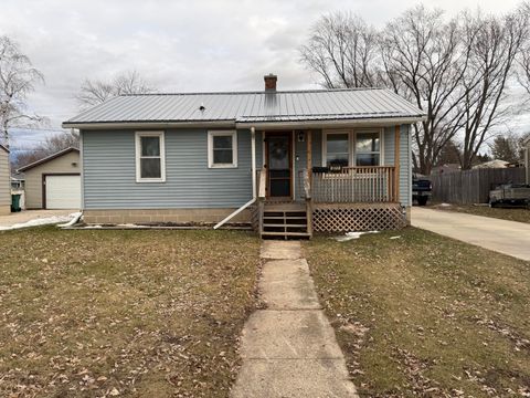 Photo of 277 Wilson Ave, Fond Du Lac, WI 54935 (MLS # 1948246)