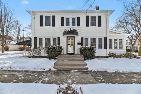 Photo of 419 17th St, Racine, WI 53403 (MLS # 1949783)