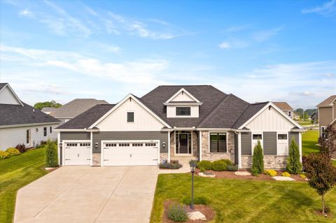 Photo of 10190 S Woodside Ct, Franklin, WI 53132 (MLS # 1931130)