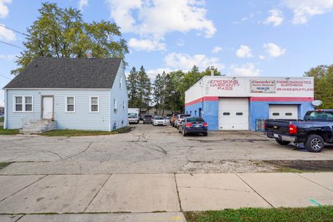 Photo of 5110 52nd St, Kenosha, WI 53144 (MLS # 1940106) Photo of 5110 52nd St, Kenosha, WI 53144 (MLS # 1940106)