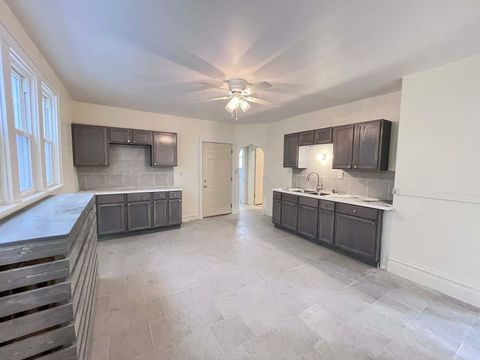 Photo of 1823 W Becher St St W, Milwaukee, WI 53215 (MLS # 1958712)