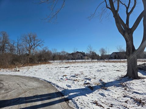 Photo of 10506 N Pine Tree Cir, Mequon, WI 53092 (MLS # 1949222)