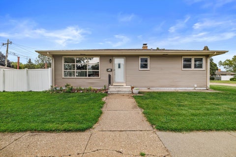 Photo of 2306 17th Ave, Kenosha, WI 53140 (MLS # 1978975)