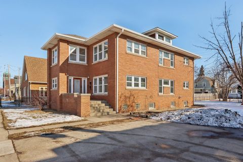 Photo of 1609,1611 Grand Ave, Racine, WI 53403 (MLS # 1950186)