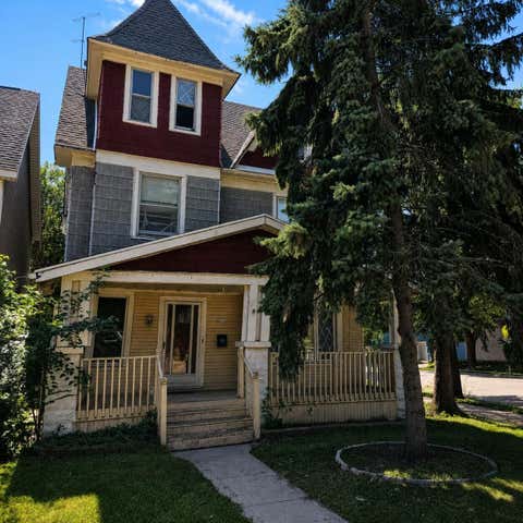 Photo of 2833 S Wentworth Ave, Milwaukee, WI 53207 (MLS # 1977165)