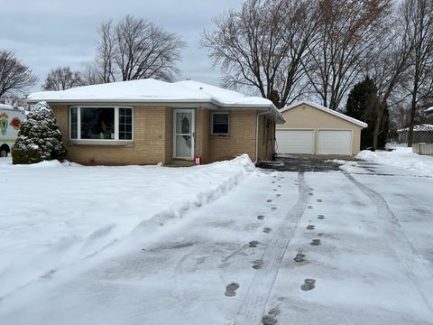 Photo of 5324 W Allerton Ave, Greenfield, WI 53220 (MLS # 1945003)