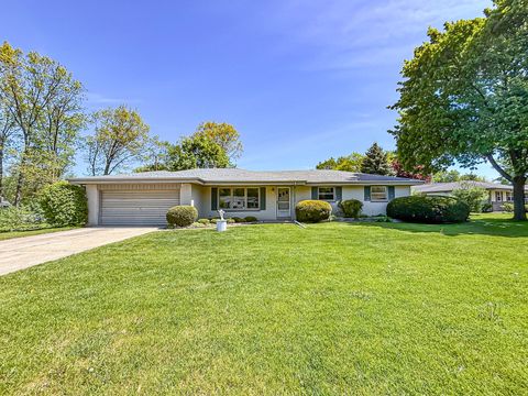 Photo of 3150 S Ventura Dr, New Berlin, WI 53151 (MLS # 1963279)