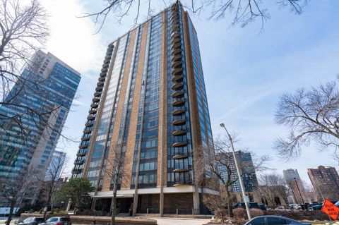 Photo of 929 N Astor St, Milwaukee, WI 53202 (MLS # 1956864)