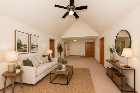 Photo of N58W23747 Hastings Ct, Sussex, WI 53089 (MLS # 1964132)