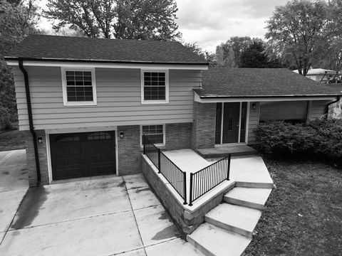Photo of 13460 Tremont St, Brookfield, WI 53005 (MLS # 1919421)