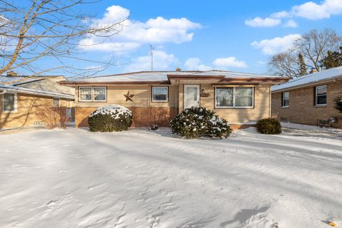 Photo of 4134 N 80th St, Milwaukee, WI 53222 (MLS # 1947918)