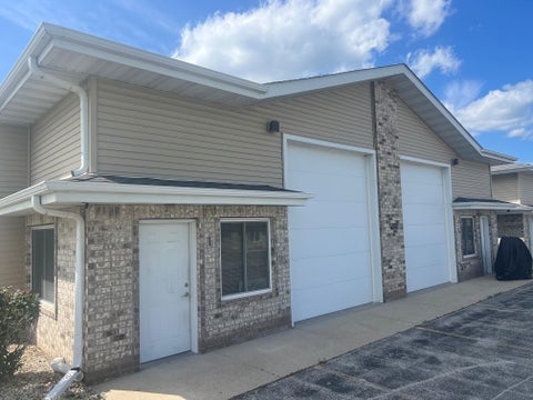 Photo of 1232 Lang St, West Bend, WI 53090 (MLS # 1977330)