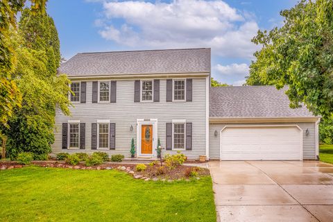 Photo of 6633 W Beacon Hill Pl, Franklin, WI 53132 (MLS # 1920000)
