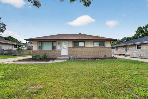 Photo of 8125 W Clovernook St, Milwaukee, WI 53223 (MLS # 1978943)