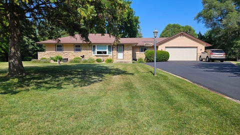 Photo of W226N6040 Avon Ct, Lisbon, WI 53089 (MLS # 1972062)