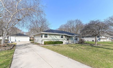 Photo of 6015 S 18th St, Milwaukee, WI 53221 (MLS # 1955567)