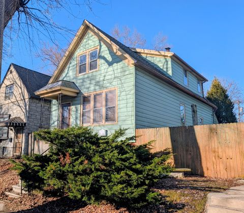 Photo of 2545 N Pierce St, Milwaukee, WI 53212 (MLS # 1953864)