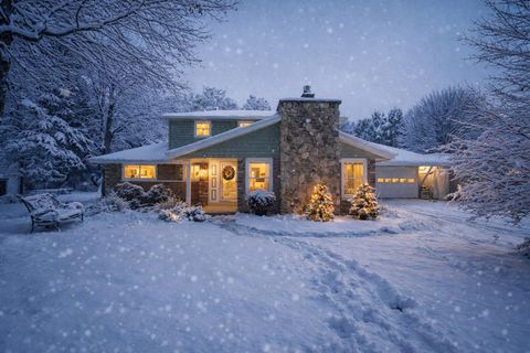 Photo of 3267 W Skamra Ave, Franklin, WI 53132 (MLS # 1947255)