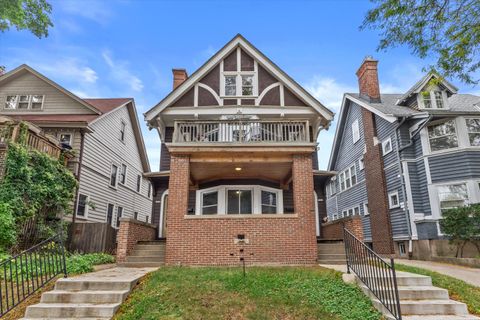 Photo of 1806 E Newberry Blvd, Milwaukee, WI 53211 (MLS # 1939458) Photo of 1806 E Newberry Blvd, Milwaukee, WI 53211 (MLS # 1939458)