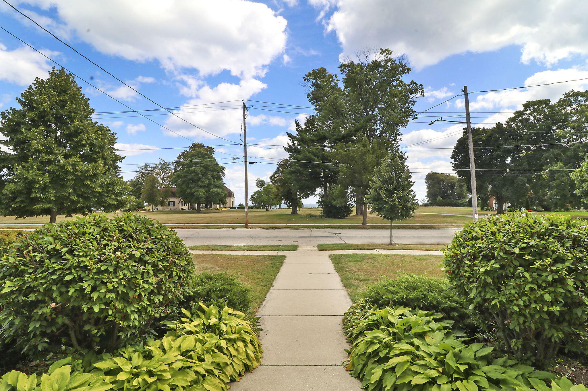 Kenosha, Wisconsin 53143, United States, 5 Bedrooms Bedrooms, ,3 BathroomsBathrooms,Residential,Active,205031