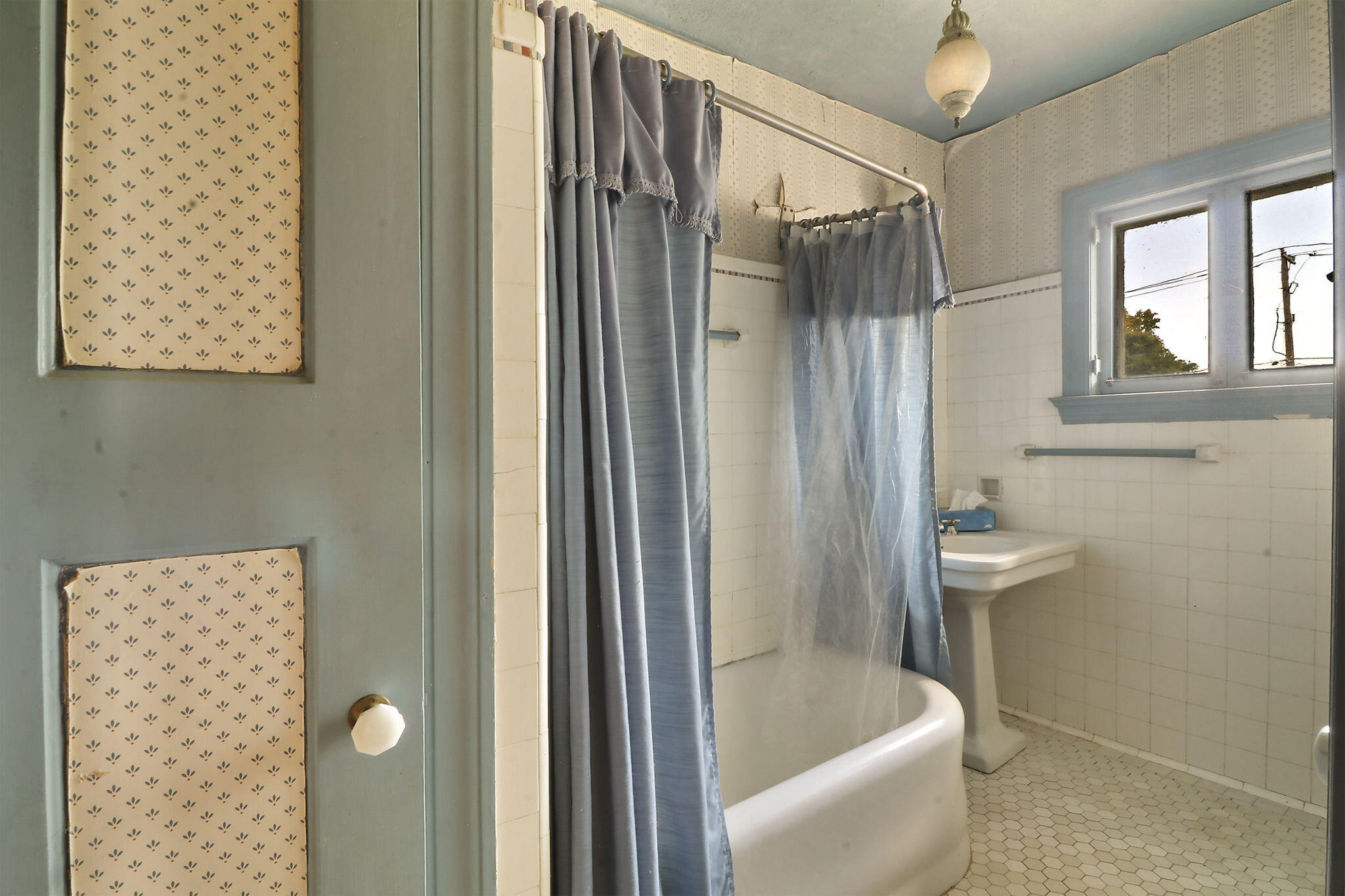 Kenosha, Wisconsin 53143, United States, 5 Bedrooms Bedrooms, ,3 BathroomsBathrooms,Residential,Active,205031