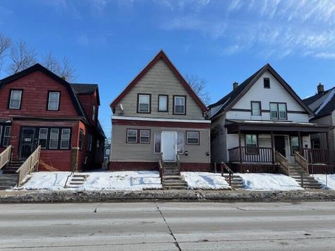 Photo of 2760 N 35th St, Milwaukee, WI 53210 (MLS # 1949017)