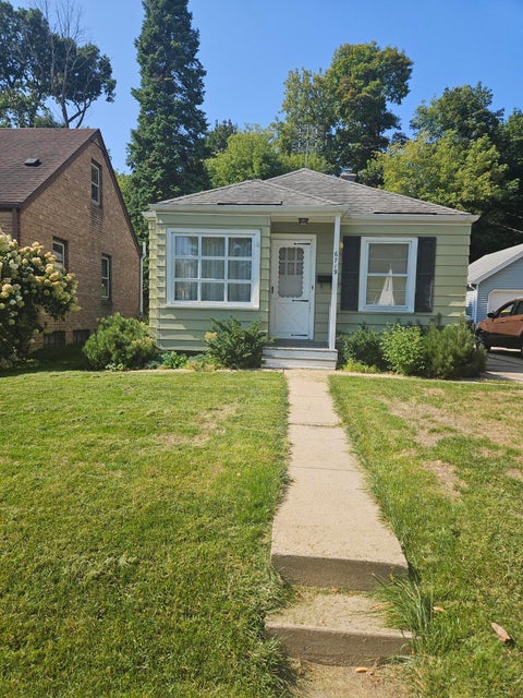 Photo of 6719 Hillside Ln, Wauwatosa, WI 53213 (MLS # 1979296)