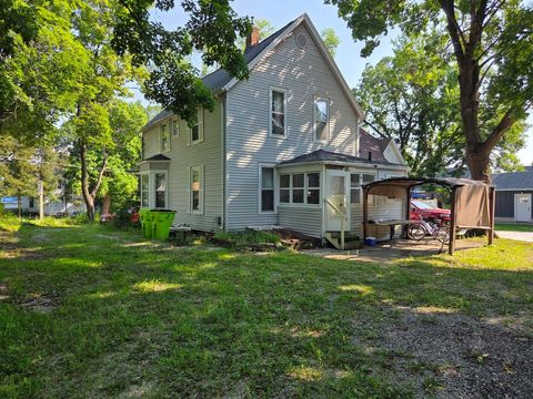 Photo of 109 W Geneva St, Williams Bay, WI 53191 (MLS # 1956179)