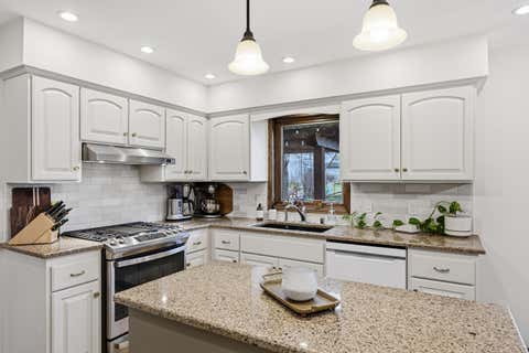 Photo of 4390 S Longview Dr, New Berlin, WI 53151 (MLS # 1954789)
