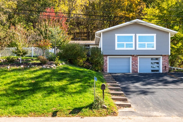 3725 CLIFFSIDE DR, LA CROSSE, WI 54601 - Image 526f5ac3ec5cfe660c1a8eea243dccfc/1780733686
