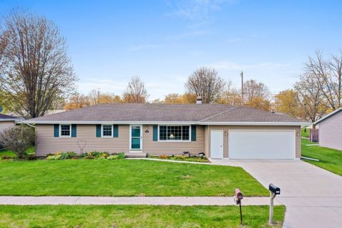 Photo of 1334 Irving Cir, Manitowoc, WI 54220 (MLS # 1962844)