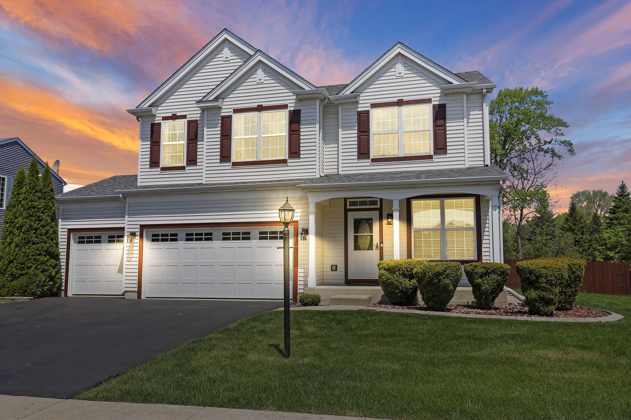 Kenosha, Wisconsin 53142, United States, 4 Bedrooms Bedrooms, ,3 BathroomsBathrooms,Residential,Pending,130717