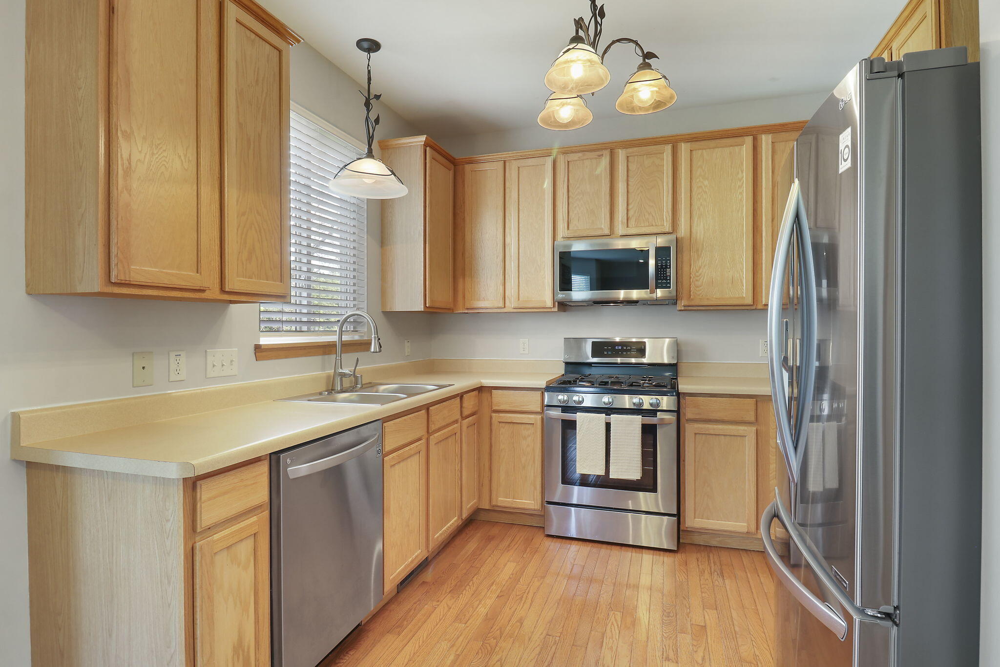 Kenosha, Wisconsin 53142, United States, 4 Bedrooms Bedrooms, ,3 BathroomsBathrooms,Residential,Pending,130717