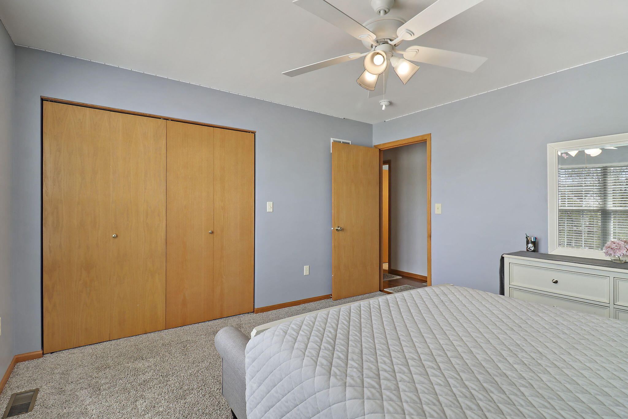 Kenosha, Wisconsin 53142, United States, 4 Bedrooms Bedrooms, ,3 BathroomsBathrooms,Residential,Pending,130717