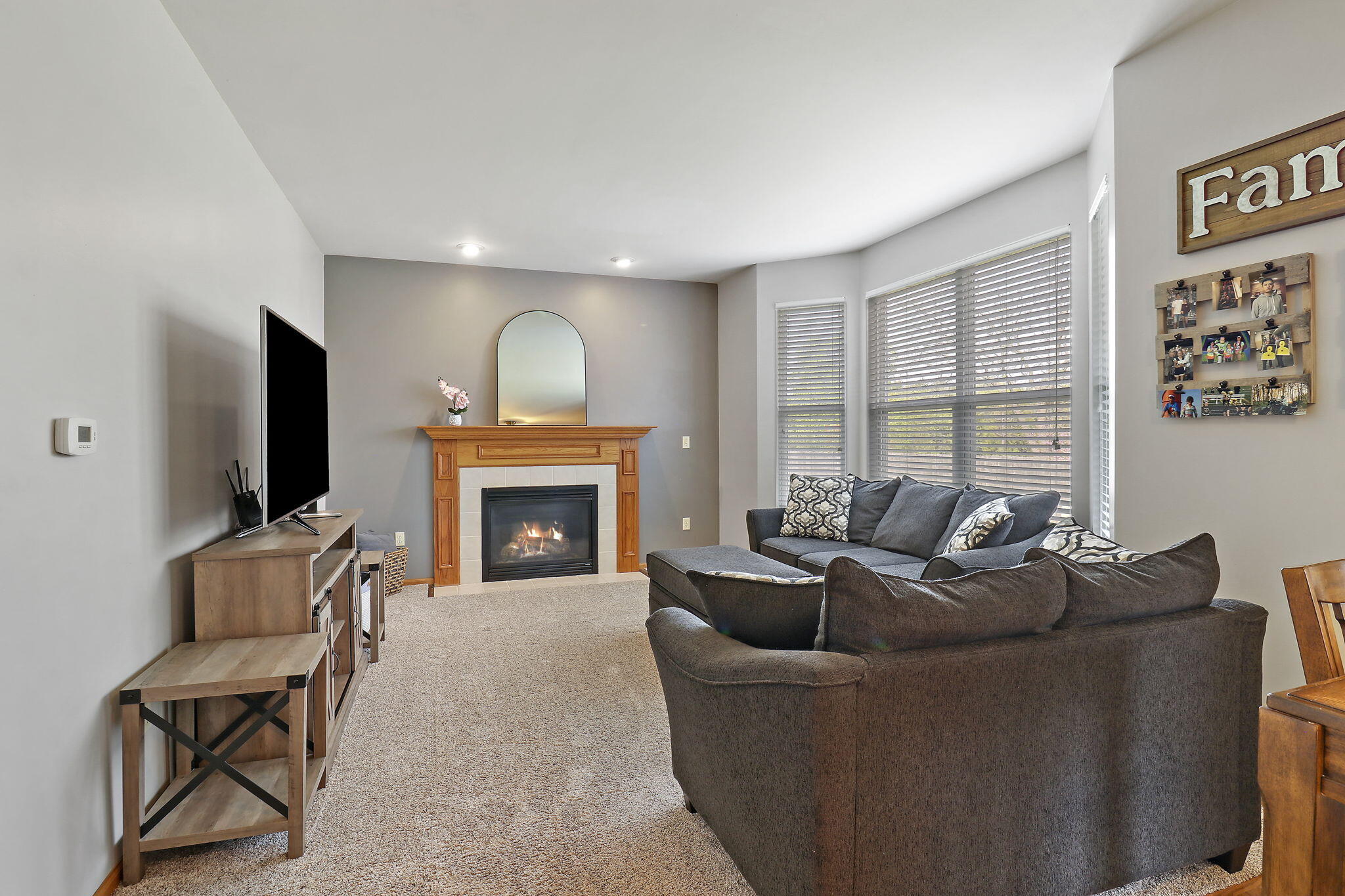 Kenosha, Wisconsin 53142, United States, 4 Bedrooms Bedrooms, ,3 BathroomsBathrooms,Residential,Pending,130717