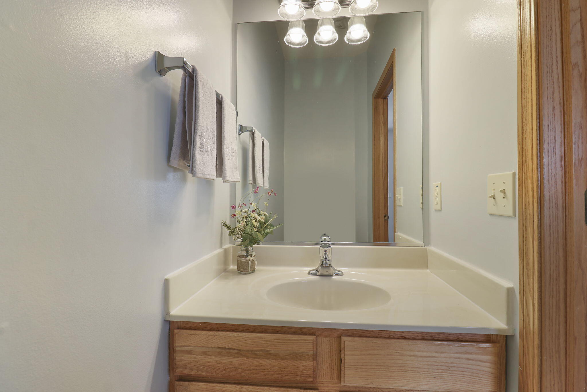 Kenosha, Wisconsin 53142, United States, 4 Bedrooms Bedrooms, ,3 BathroomsBathrooms,Residential,Pending,130717