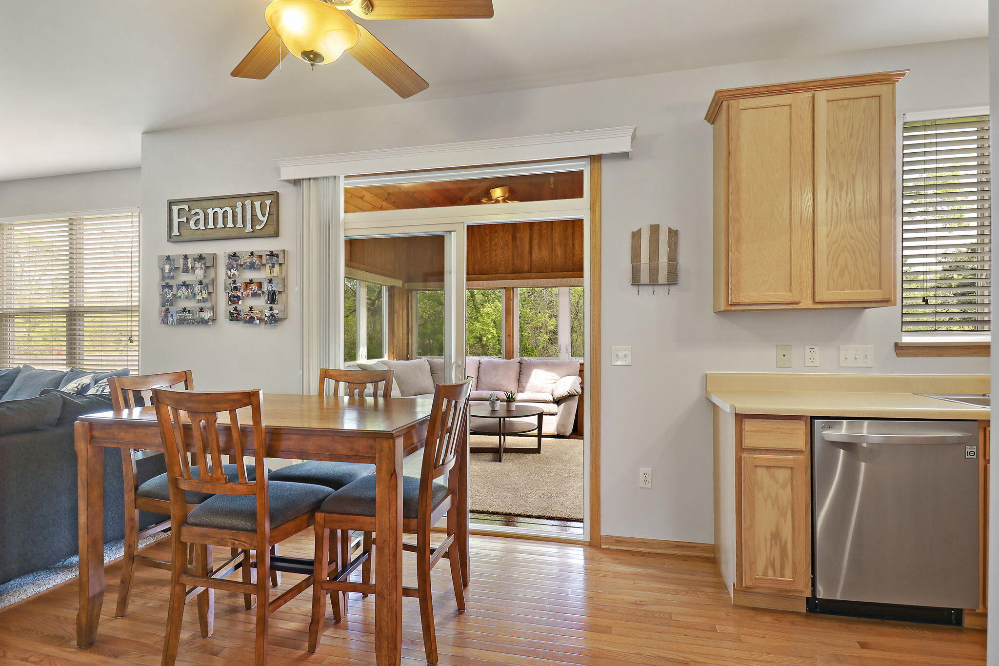 Kenosha, Wisconsin 53142, United States, 4 Bedrooms Bedrooms, ,3 BathroomsBathrooms,Residential,Pending,130717