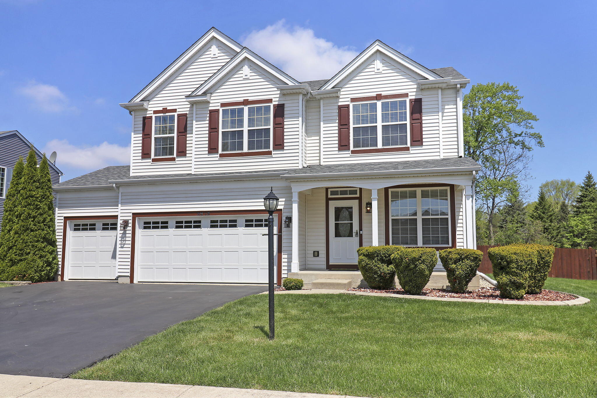 Kenosha, Wisconsin 53142, United States, 4 Bedrooms Bedrooms, ,3 BathroomsBathrooms,Residential,Pending,130717